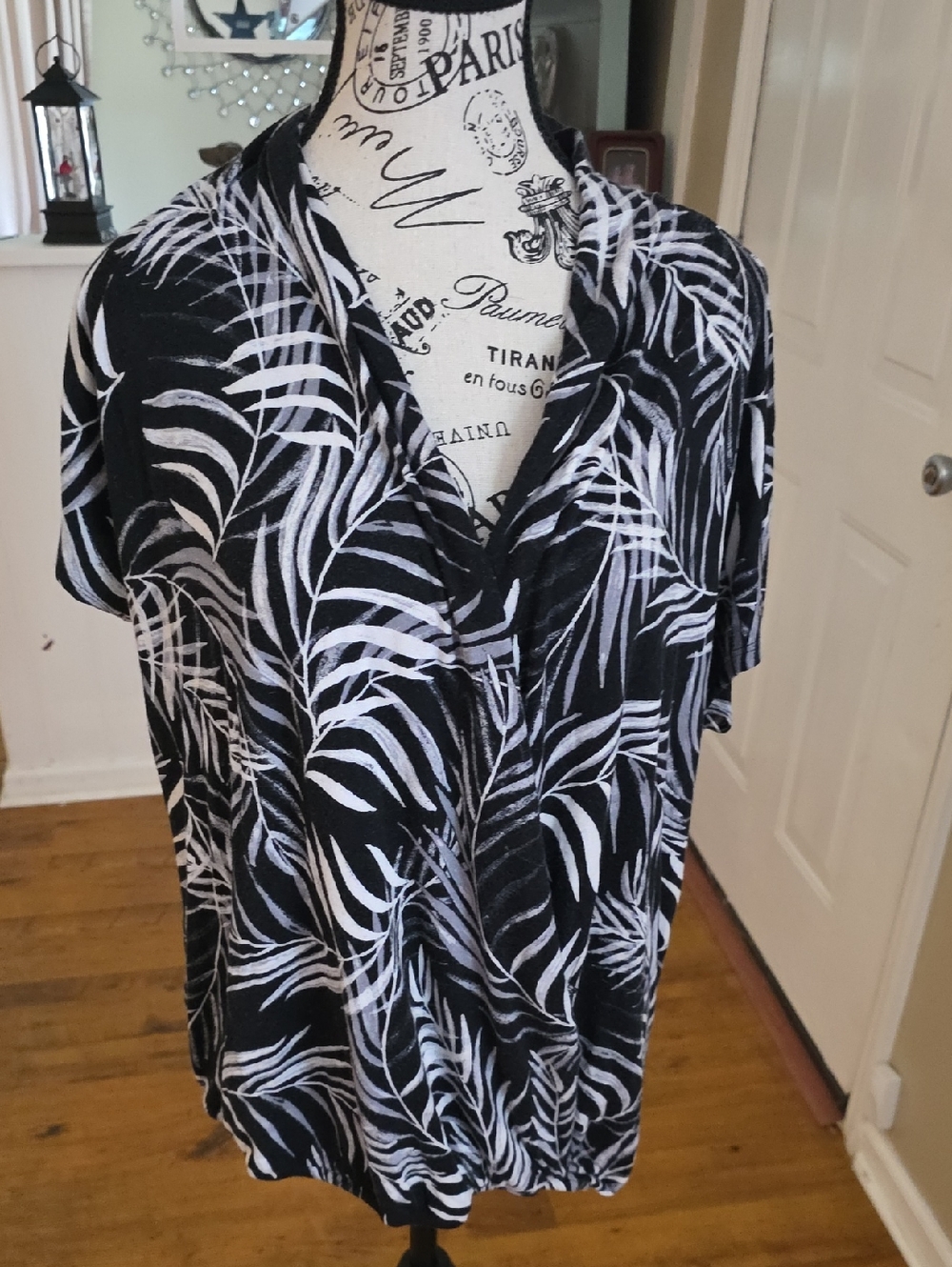 Cato Black & White Palm Leaf Short Sleeve Polo